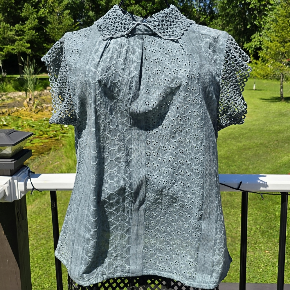 Crosstree Lane Sage Green Blouse. Size XL, RUNS Small.  NWT